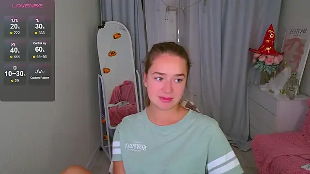 LovelyJessie online show from 10/25/25, 01:40