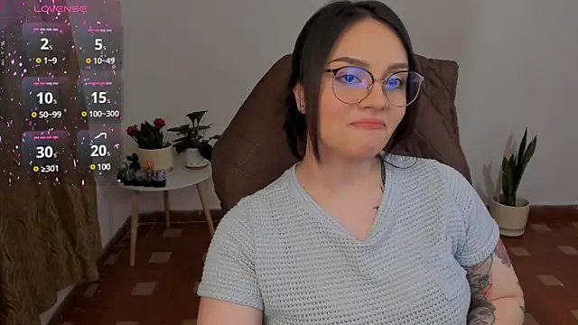 Snapshot of anaveleeez chatting on 12/18/24, 06:21 anaveleeez online show from 12/18/24, 06:21