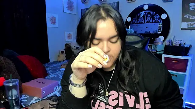 Luise Meyrink online show from 11/21/25, 03:05