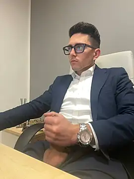 Snapshot of masterboss_ chatting on 02/15/25, 01:05 masterboss  online show from 02/15/25, 01:05