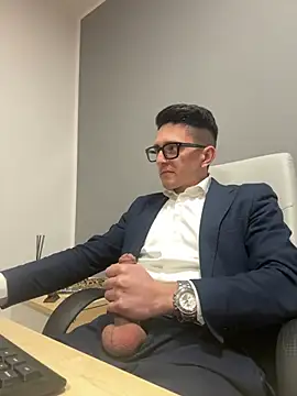 Snapshot of masterboss_ chatting on 02/24/25, 01:10 masterboss  online show from 02/24/25, 01:10