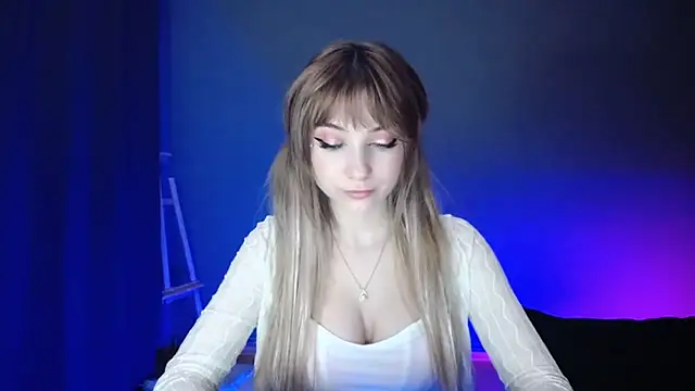 LuciaYoung online show from 03/11/25, 07:25