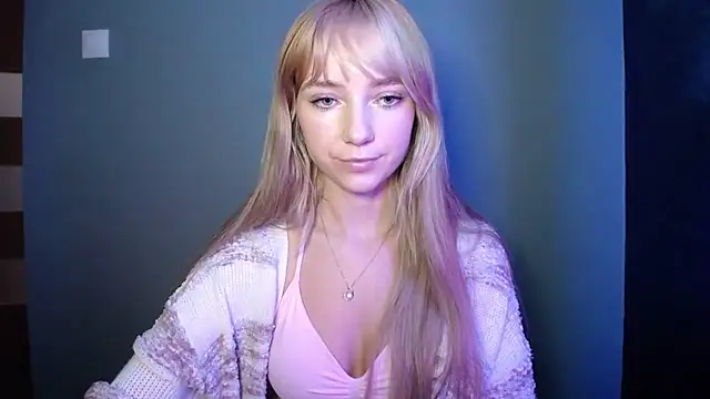 LuciaYoung online show from 09/30/25, 06:40