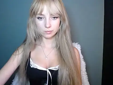 LuciaYoung online show from 10/29/25, 07:26