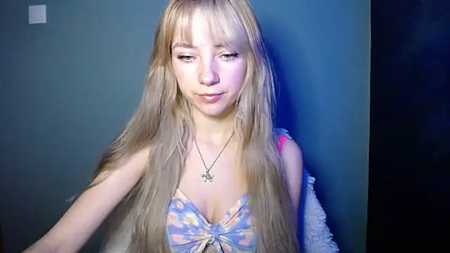 LuciaYoung online show from 11/14/25, 07:51