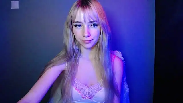 LuciaYoung online show from 12/22/25, 07:49