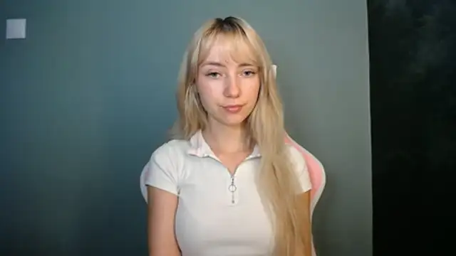 LuciaYoung online show from 06/10/26, 06:34