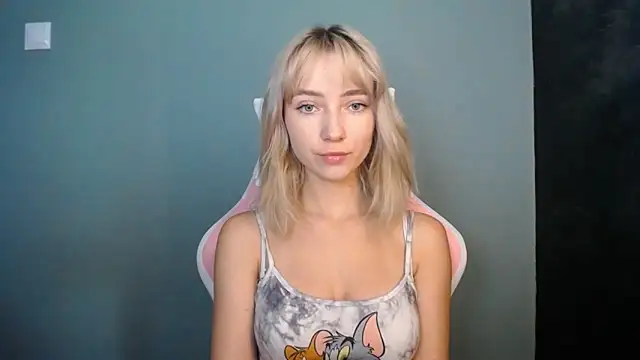 LuciaYoung online show from 06/20/26, 12:19