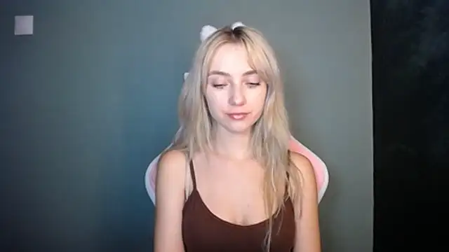 LuciaYoung online show from 06/21/26, 06:43