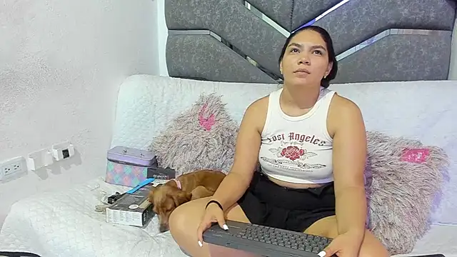 Latinos couples online show from 11/22/25, 04:11