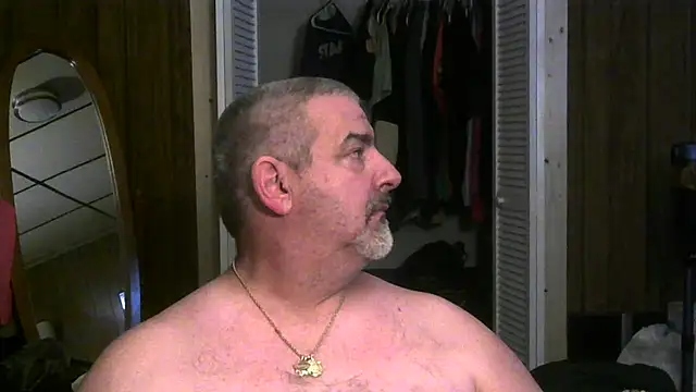 Snapshot of fire193 chatting on 12/15/25, 01:10 fire193 online show from 12/15/25, 01:10