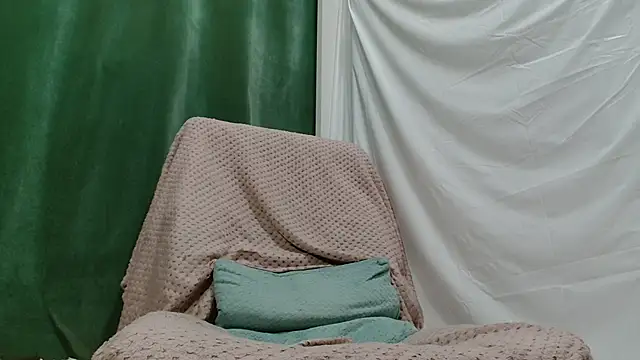 Luckyalice 4u online show from 04/10/26, 09:25