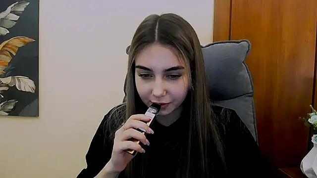 Snapshot of Lili_magic chatting on 02/08/25, 03:42 Lili magic online show from 02/08/25, 03:42