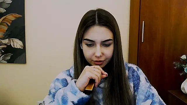 Snapshot of Lili_magic chatting on 02/15/25, 04:01 Lili magic online show from 02/15/25, 04:01