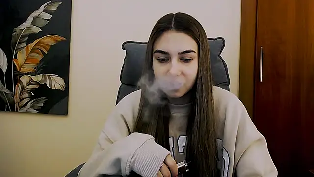 Snapshot of Lili_magic chatting on 02/23/25, 12:37 Lili magic online show from 02/23/25, 12:37