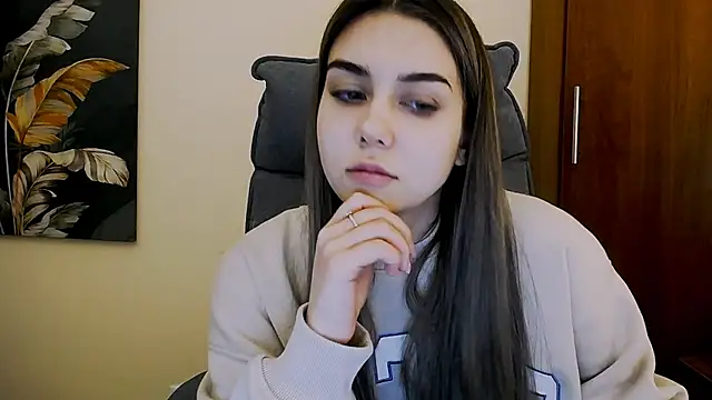 Snapshot of Lili_magic chatting on 02/23/25, 04:02 Lili magic online show from 02/23/25, 04:02