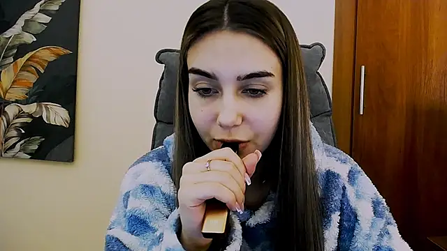 Snapshot of Lili_magic chatting on 03/12/25, 04:35 Lili magic online show from 03/12/25, 04:35