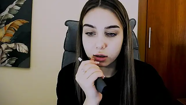 Snapshot of Lili_magic chatting on 03/13/25, 02:12 Lili magic online show from 03/13/25, 02:12