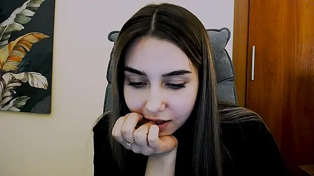 Snapshot of Lili_magic chatting on 03/13/25, 05:18 Lili magic online show from 03/13/25, 05:18