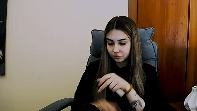 Snapshot of Lili_magic chatting on 03/20/25, 01:04 Lili magic online show from 03/20/25, 01:04