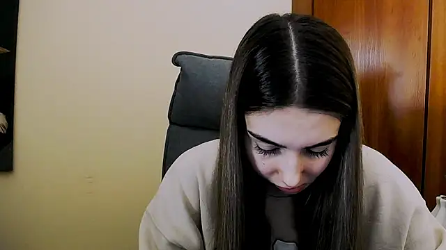 Snapshot of Lili_magic chatting on 03/22/25, 01:30 Lili magic online show from 03/22/25, 01:30