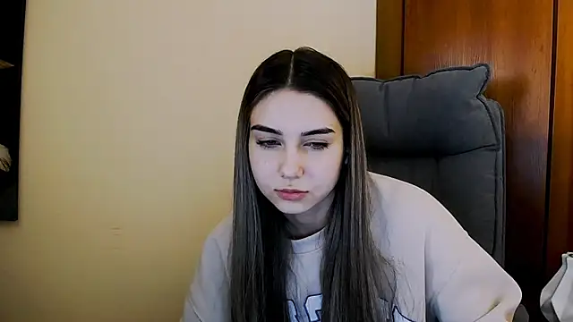 Snapshot of Lili_magic chatting on 03/22/25, 04:37 Lili magic online show from 03/22/25, 04:37