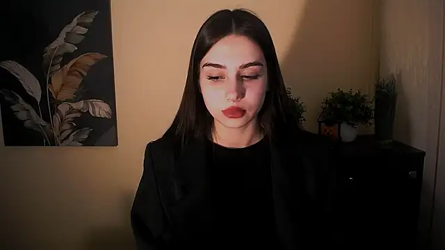 Snapshot of Lili_magic chatting on 10/31/25, 12:06 Lili magic online show from 10/31/25, 12:06