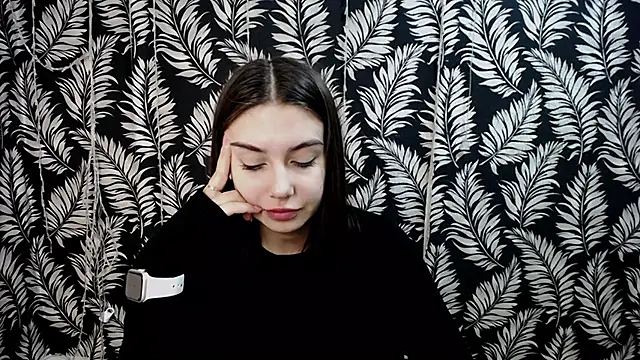 Snapshot of Lili_magic chatting on 12/17/25, 08:20 Lili magic online show from 12/17/25, 08:20