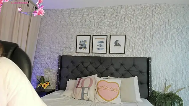 emma  smith1 online show from 02/18/25, 12:28