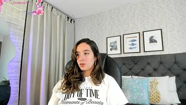 emma  smith1 online show from 03/04/25, 12:12