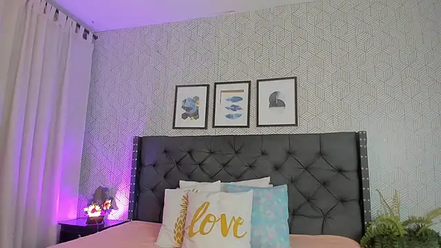 emma  smith1 online show from 03/21/25, 11:01