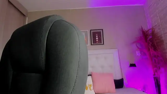 emma  smith1 online show from 03/07/26, 12:24