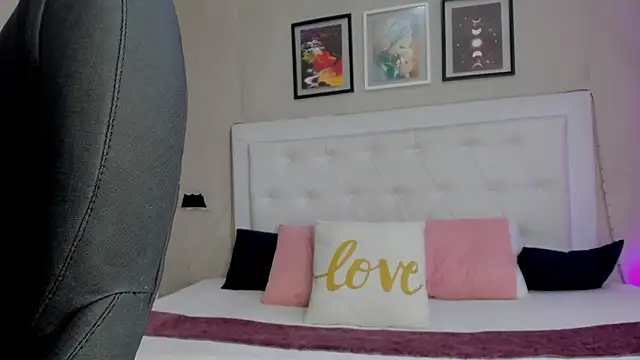 emma  smith1 online show from 03/10/26, 11:48