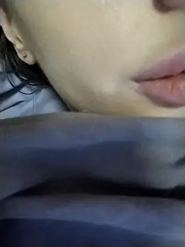 Snapshot of Elza_kom chatting on 01/10/25, 12:04 Elza kom online show from 01/10/25, 12:04