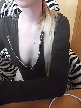 Snapshot of Elza_kom chatting on 03/22/25, 11:21 Elza kom online show from 03/22/25, 11:21