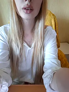 Snapshot of Elza_kom chatting on 09/13/25, 04:01 Elza kom online show from 09/13/25, 04:01