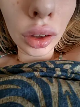 Elza kom online show from 02/16/26, 08:21