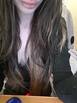 Snapshot of Elza_kom chatting on 05/30/26, 05:37 Elza kom online show from 05/30/26, 05:37