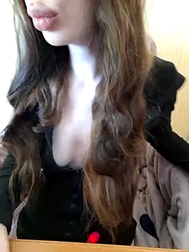 Snapshot of Elza_kom chatting on 06/08/26, 03:07 Elza kom online show from 06/08/26, 03:07