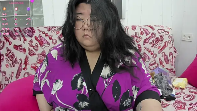 Snapshot of Nadine_asian chatting on 07/25/26, 01:25 Nadine asian online show from 07/25/26, 01:25