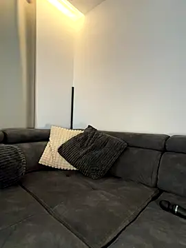 Laurahorney xo online show from 11/19/25, 02:17