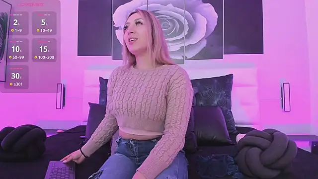 Snapshot of isabella_simons chatting on 11/21/25, 02:32 isabella simons online show from 11/21/25, 02:32