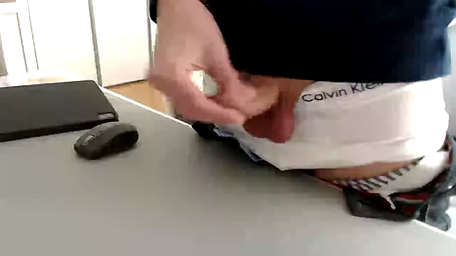 Snapshot of sperma_tributes chatting on 02/27/25, 09:32 sperma tributes online show from 02/27/25, 09:32