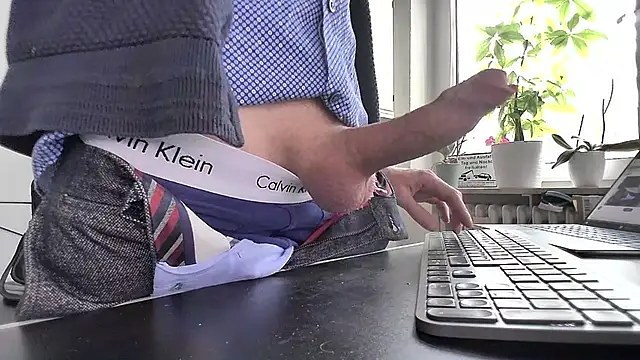 Snapshot of sperma_tributes chatting on 03/18/25, 08:36 sperma tributes online show from 03/18/25, 08:36