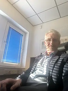 tom-swede online show from 03/17/25, 04:01