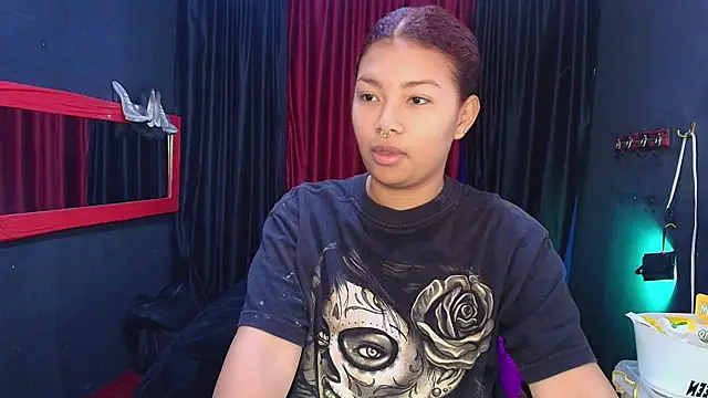 Snapshot of JadaRoberts chatting on 12/19/24, 11:29 JadaRoberts online show from 12/19/24, 11:29