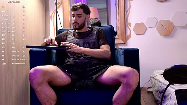 Snapshot of enzo_herrera01 chatting on 02/27/25, 01:05 enzo herrera01 online show from 02/27/25, 01:05