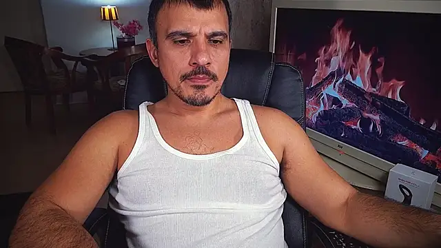 Snapshot of officeman7 chatting on 12/01/24, 04:51 officeman7 online show from 12/01/24, 04:51