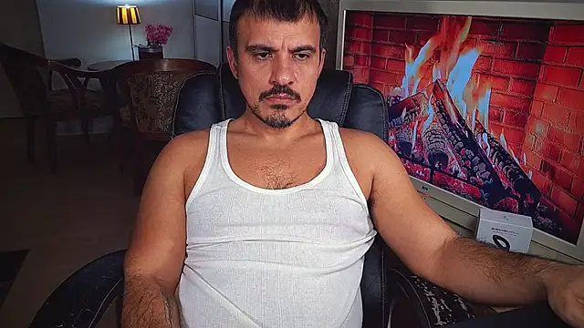 Snapshot of officeman7 chatting on 12/07/24, 05:31 officeman7 online show from 12/07/24, 05:31