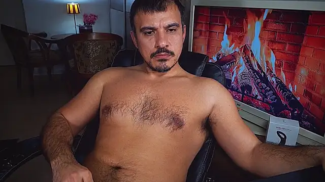 Snapshot of officeman7 chatting on 12/07/24, 08:38 officeman7 online show from 12/07/24, 08:38